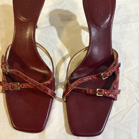 Gucci Red Leather Croc Buckle Heels - Picture 1 of 5